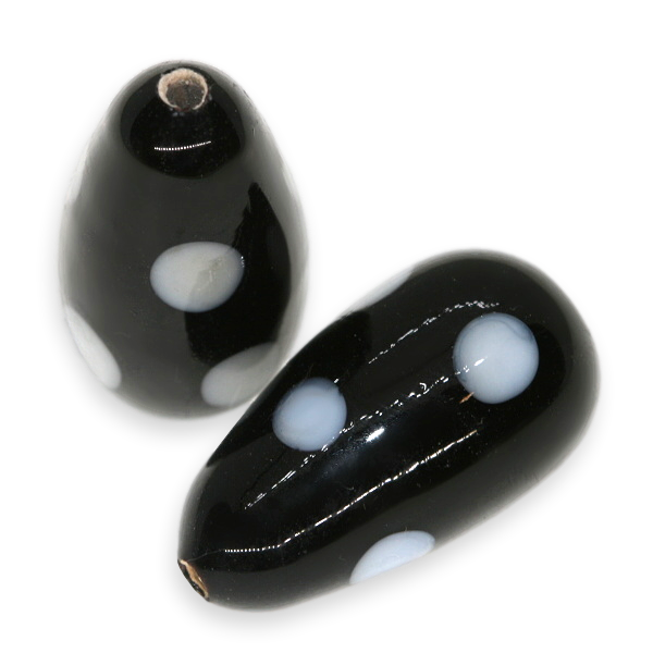 Černá puntikatá slzička, 21x11mm