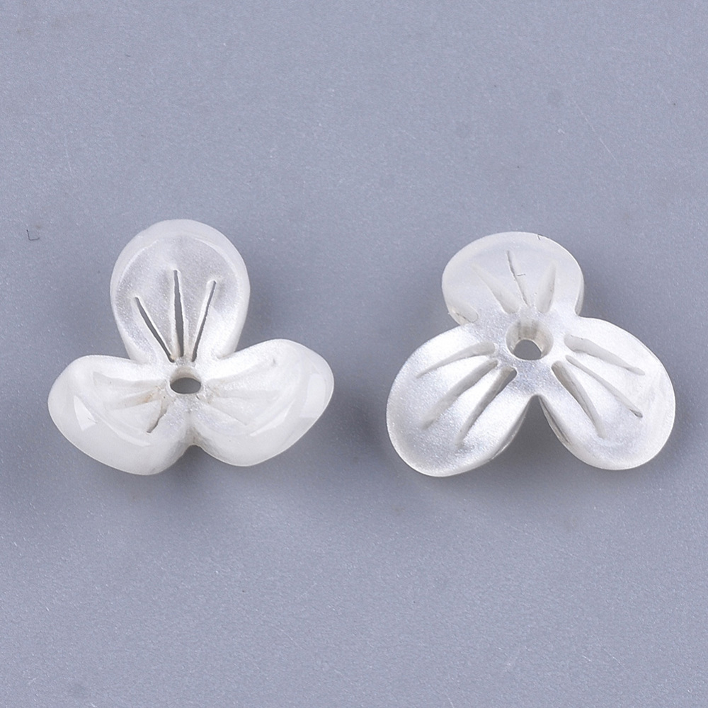 Bílý květ-fialka, 13x7mm