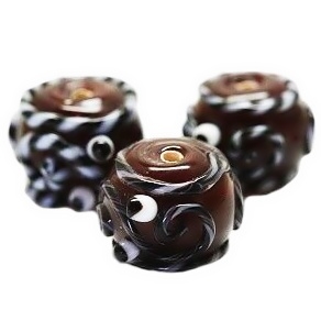 Rudá kulička s bílo-černou spirálkou, 18x15mm